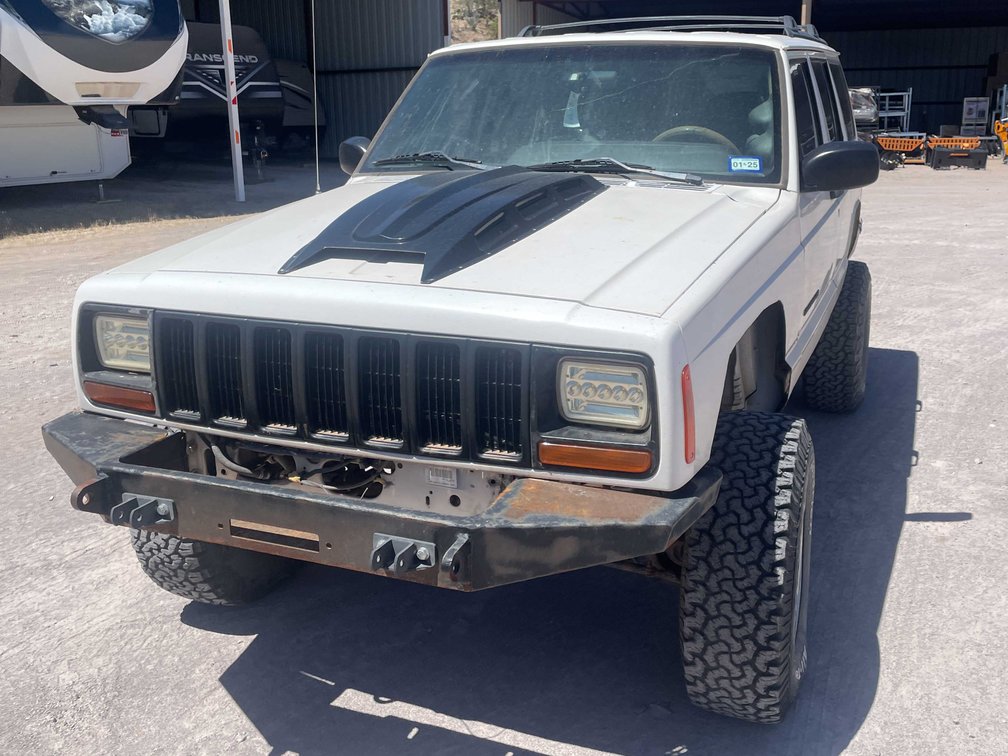 2000 Jeep 4x4 (Has TX Rebuilt Salvage Title)