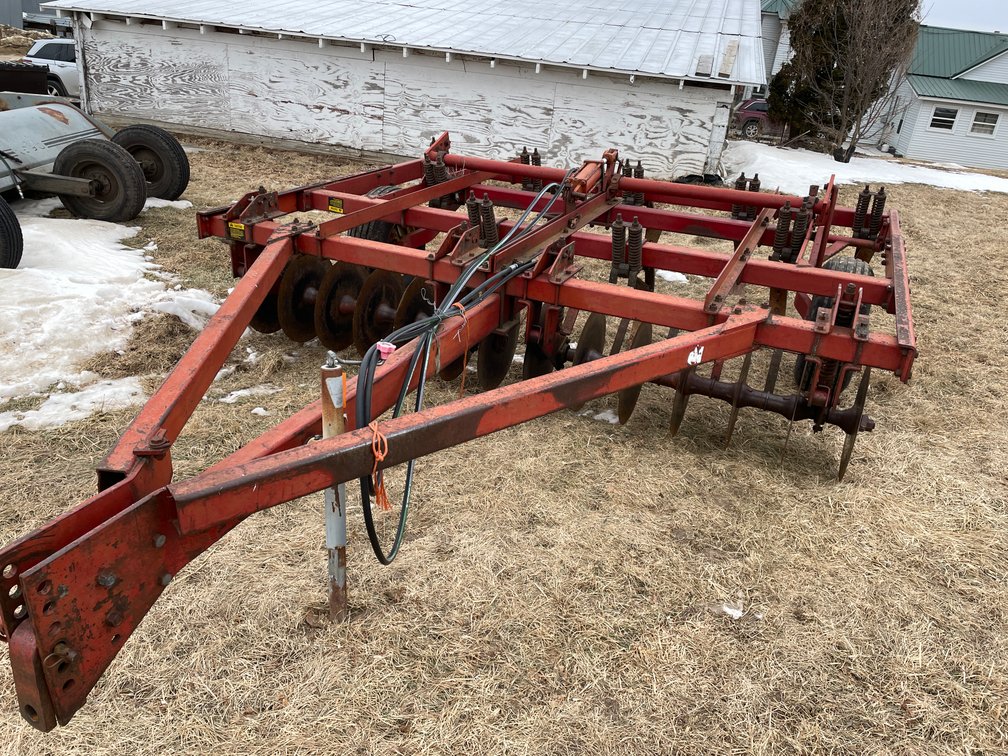 International (9) Shank Chisel Plow