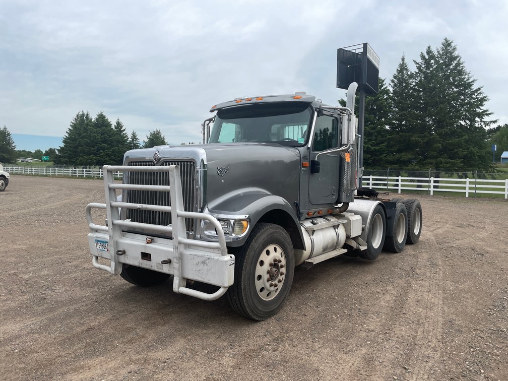 2002 International 9900I Heavy Haul Spec Double Frame Truck  (Has MN Title)