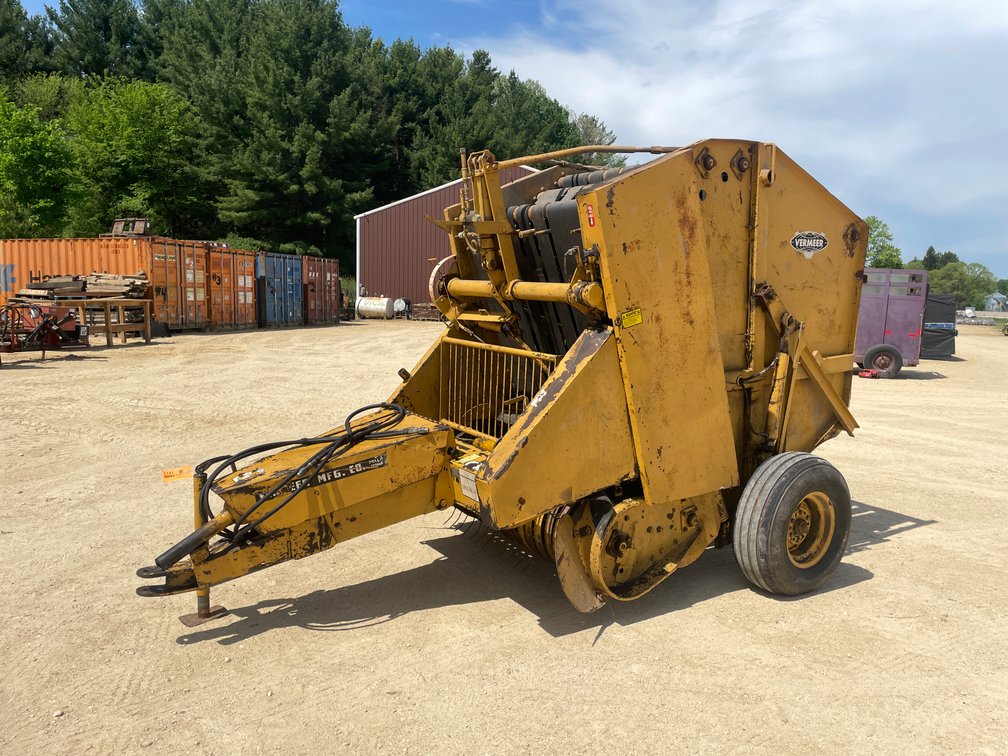 Vermeer 504F Round Baler