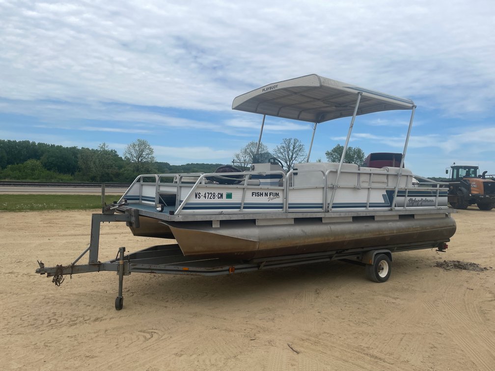 1991 Playbuoy 20' Pontoon with Trailer (Has WI Title)