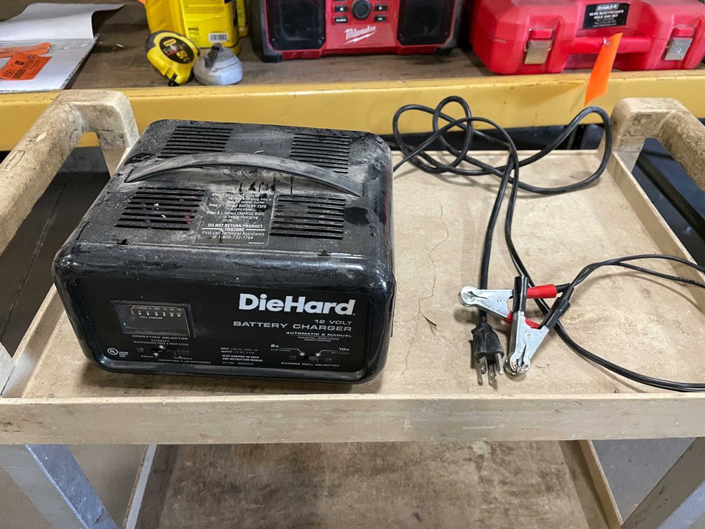 Die Hard Battery Charger Automatic Manual (PR9)