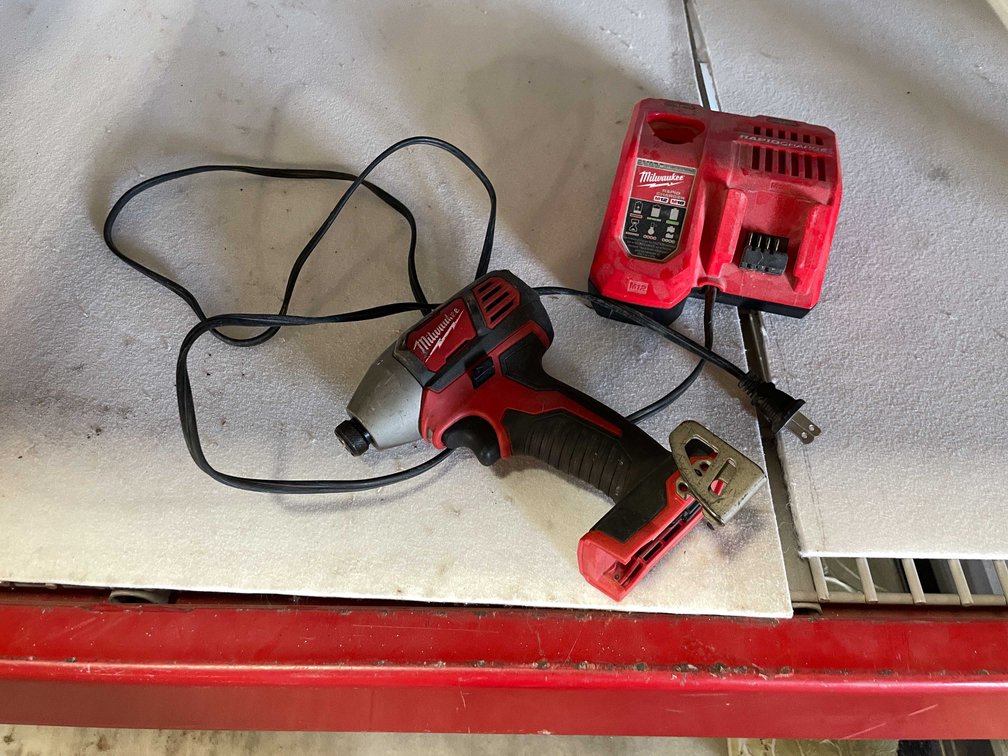 Milwaukee 1/4" Hex Impact Driver (CW)