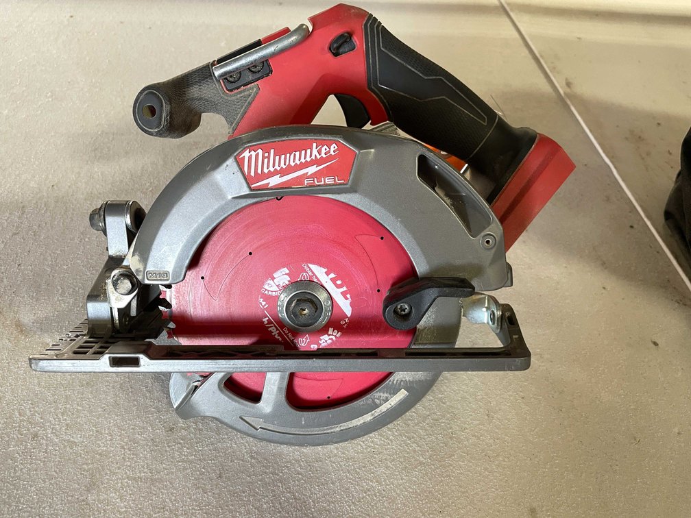 Milwaukee Circular Saw (CW)