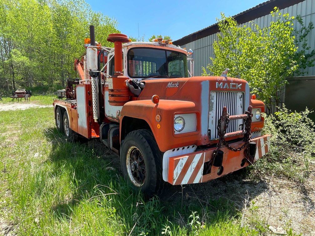Mack HD Wrecker Truck (No Title) (Sturgeon Bay, WI)