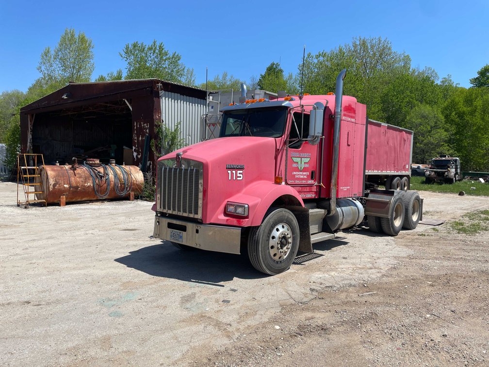 2004 Kenworth T800 Semi-Tractor (Has WI Title) (Sturgeon Bay, WI)