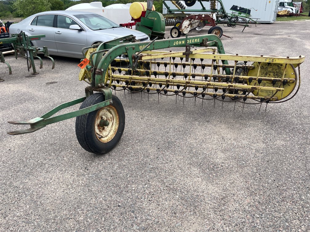 John Deere 660 Hay Rake