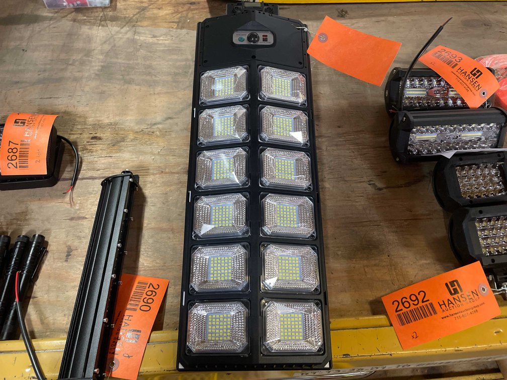 LED Parking Lot/ Yard Light (PR12)