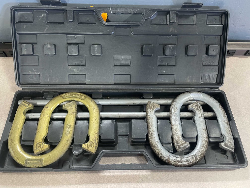 Horse shoe set (T2)