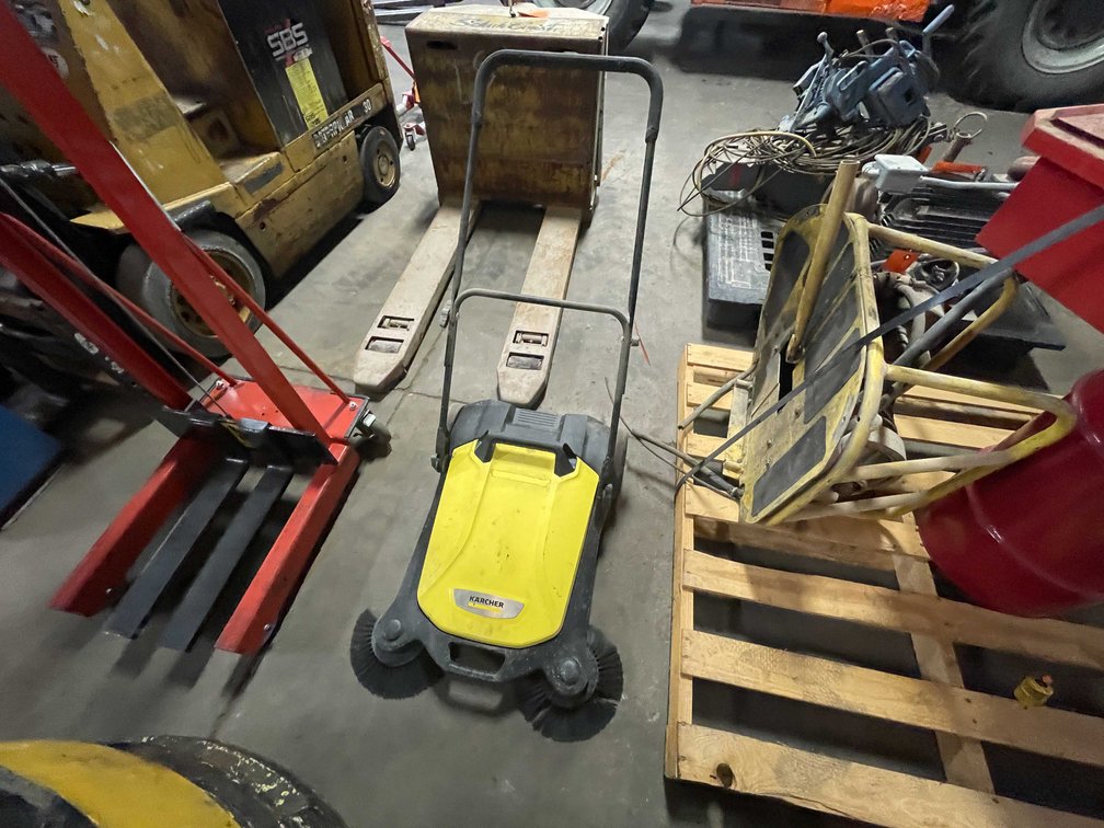 Karcher Floor Sweeper (Wall E)