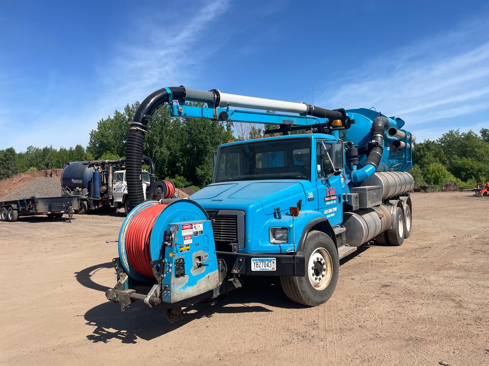 1999 Freightliner FL80 Sewer Cleaner/Hydro Excavator Truck (Has MN Title)(Pine City, MN)