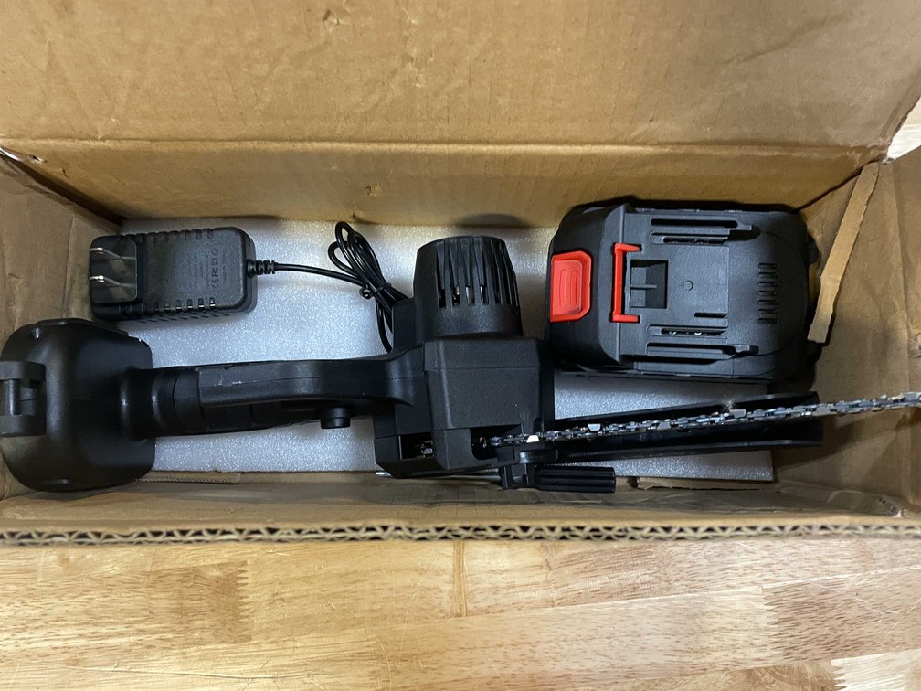 21 V 6" Mini Cordless Chainsaw (PR12)