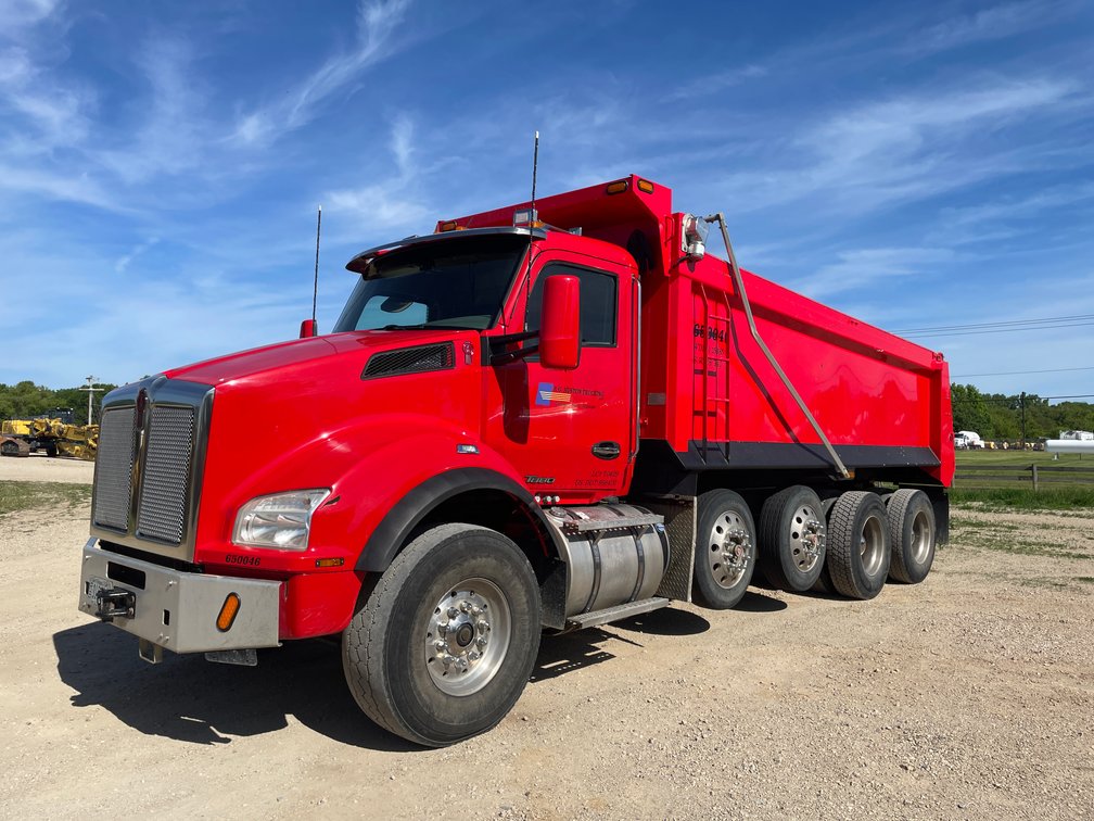2019 Kenworth T880 Quad Axle Dump Truck (Has WI Title)