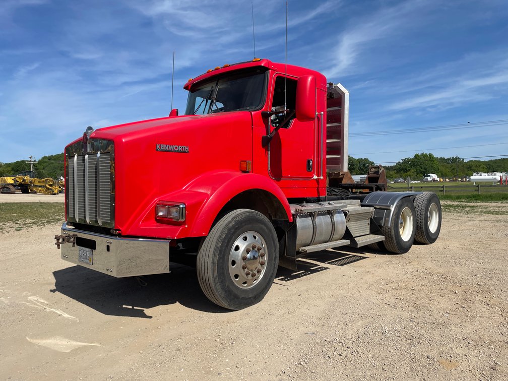2003 Kenworth T800 Semi Tractor (Has WI Title)