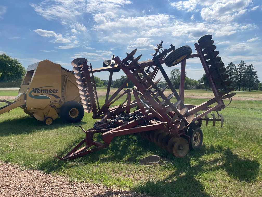 International 490 Disc (Colfax WI)