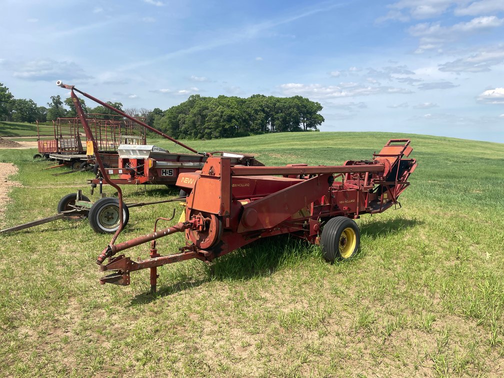New Holland 273 Baler with a 54A Kicker (Colfax WI)