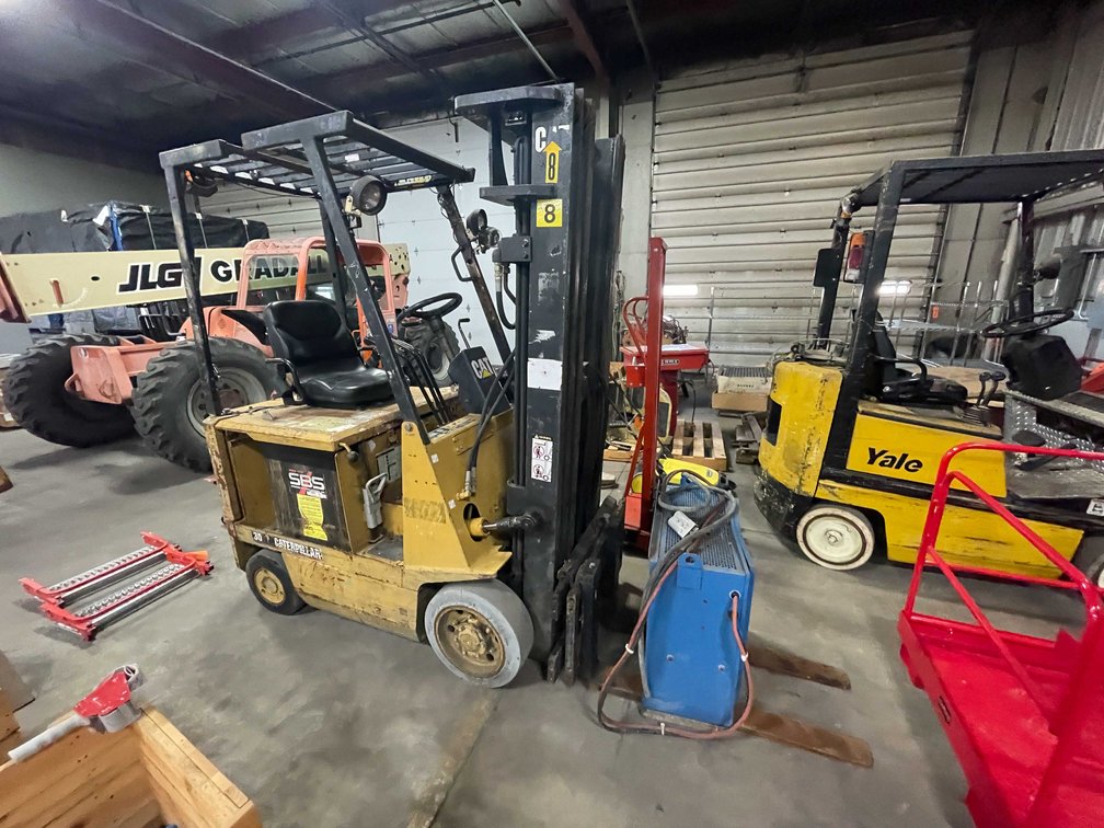 Caterpillar 3000lb Capacity Electric Forklift (Wall E)