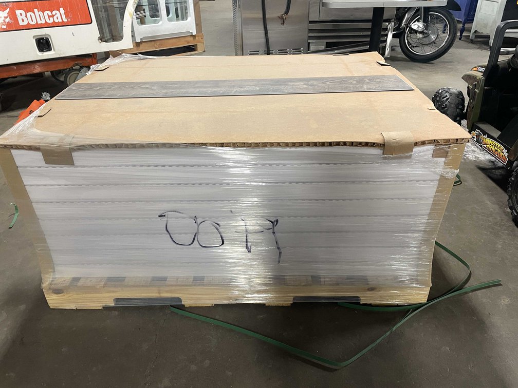 1,136 Sq. Ft. Pallet of New Waterproof Vinyl Click Planks