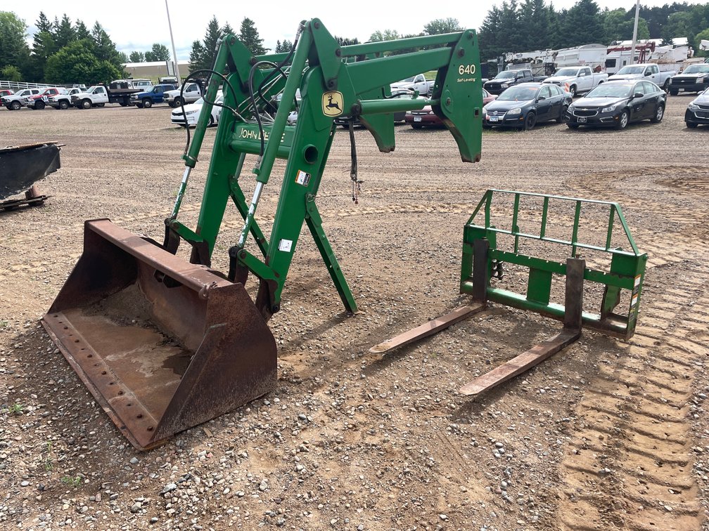 Self Leveling Loader Attachment