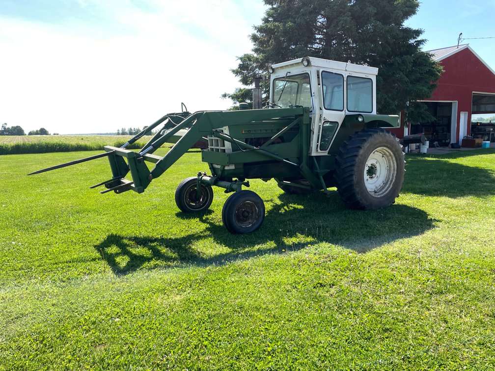 Oliver 1850 Loader Tractor