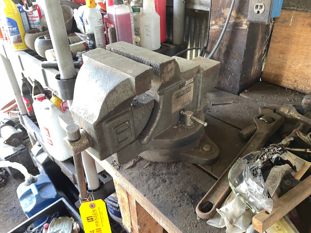 Farm and Fleet 6" Bench Vice