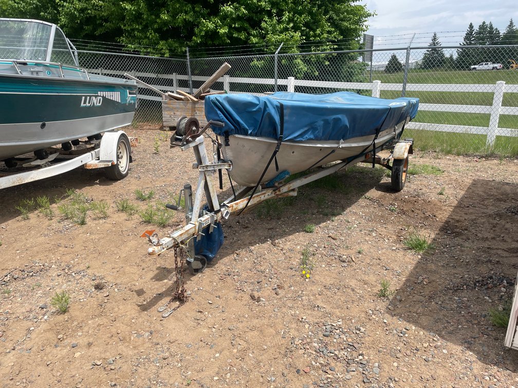 1962 Crestliner Boat on Boat Trailer  (Sells Bill of Sale)