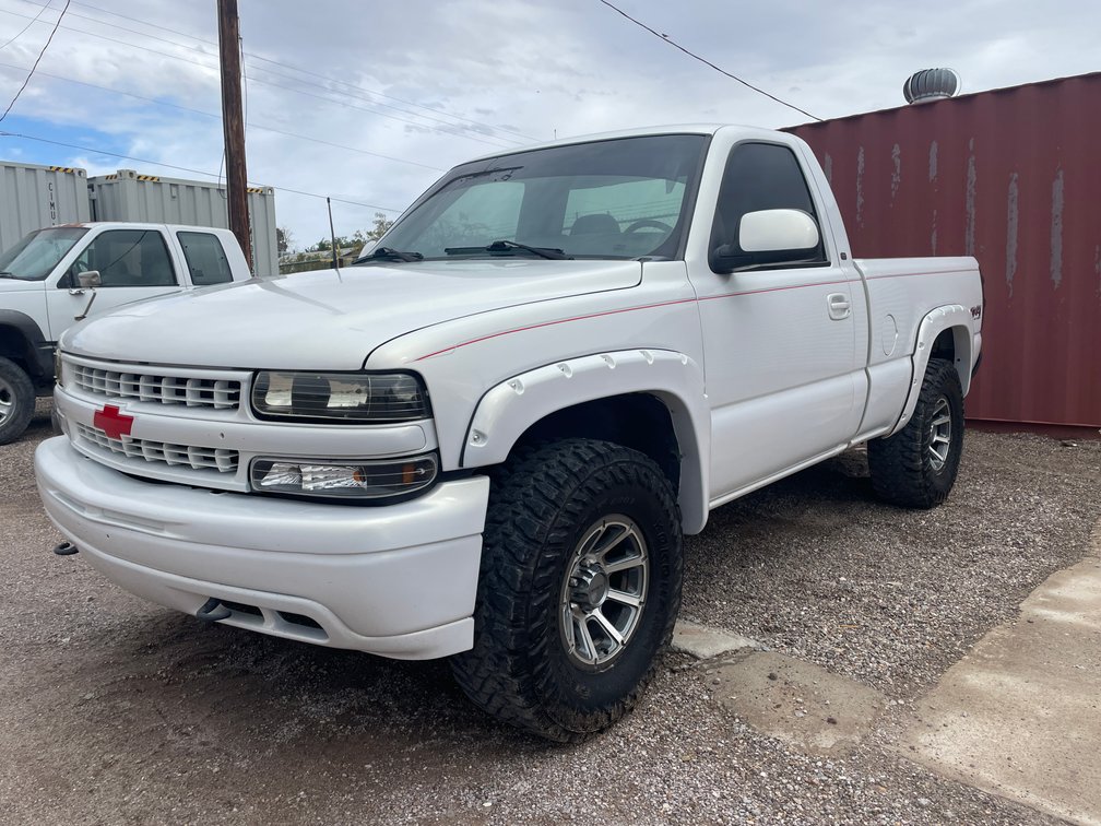 2001 Chevrolet Silverado Pickup Truck (Has a NM Title)