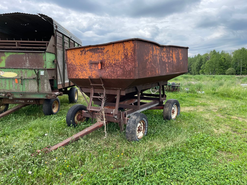Gravity Box on Running Gear (Ringle, WI)