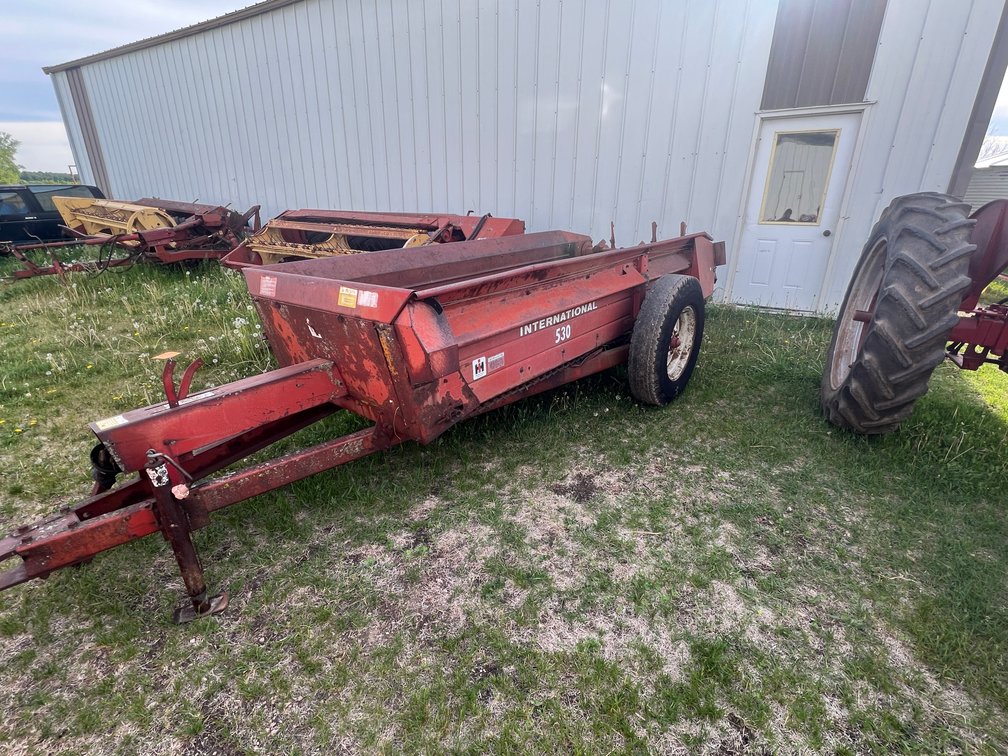 International 530 Manure Spreader