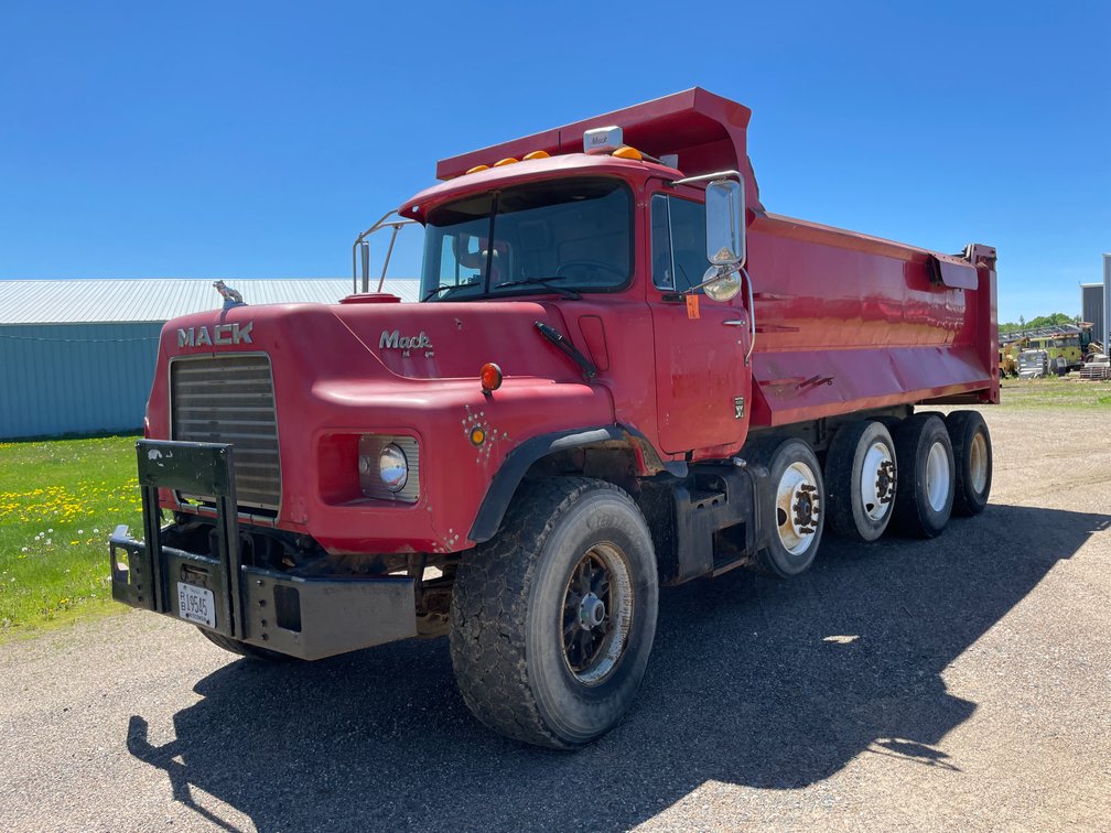 1999 Mack DM688S Quad Axle Dump Truck (Has WI Title) (Deerbrook, WI)