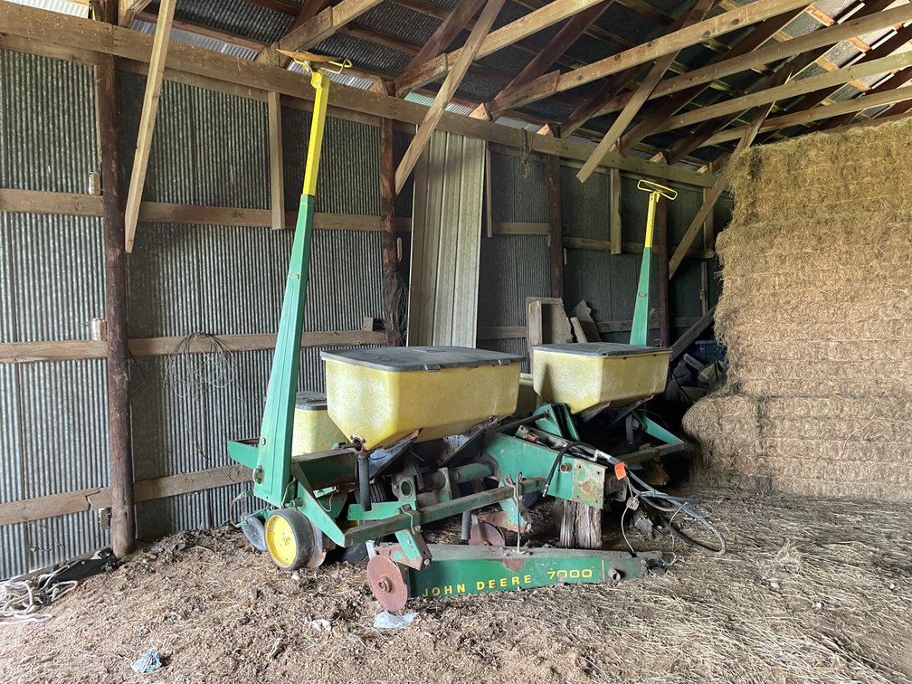 John Deere 7000 4-Row Corn Planter (Ringle, WI)