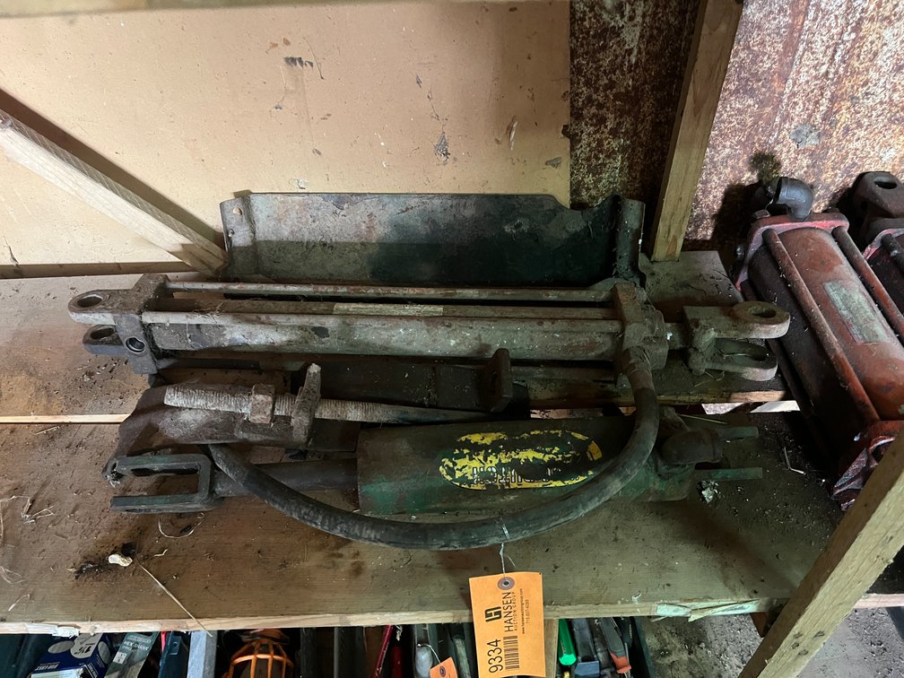 (2) Hydraulic Cylinders and Dual Clamp
