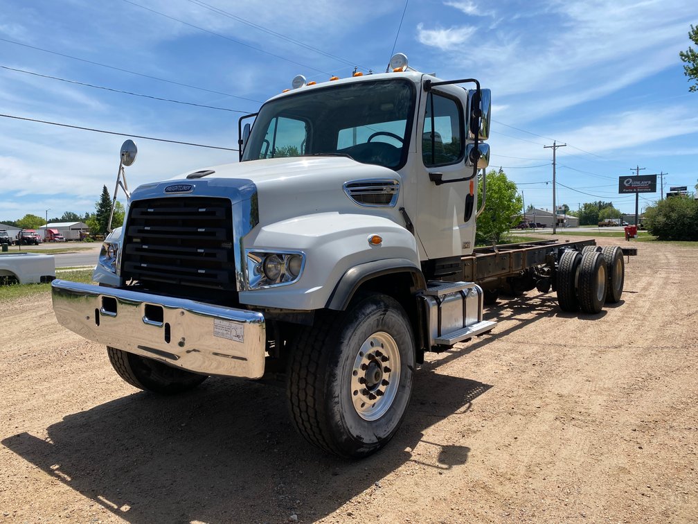 2013 Freightliner 114SD Cab and Chassis Semi (Antigo, WI) (Has IA TItle)