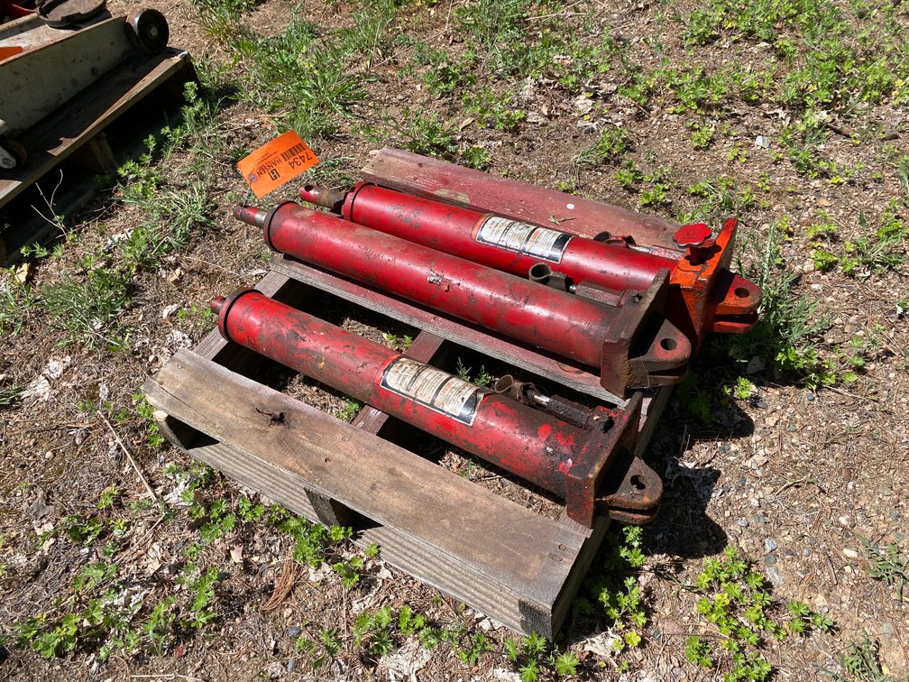 (3) Hydraulic Long Ram Jacks (Antigo, WI)