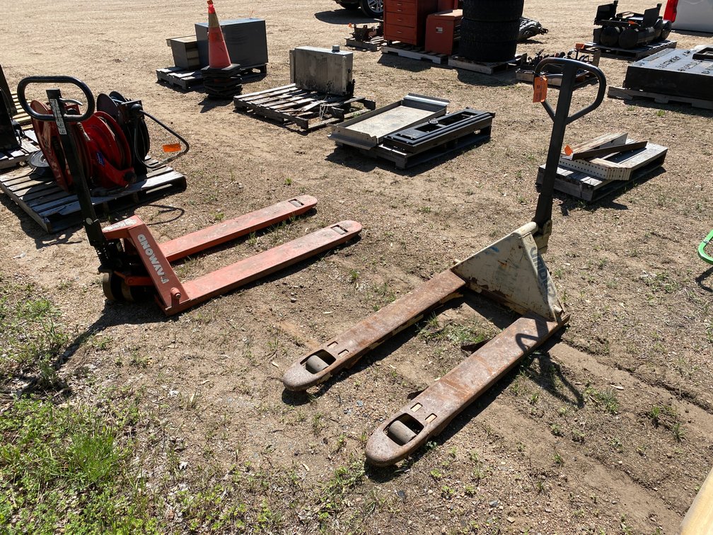 (2) Pallet Jacks (Antigo, WI)