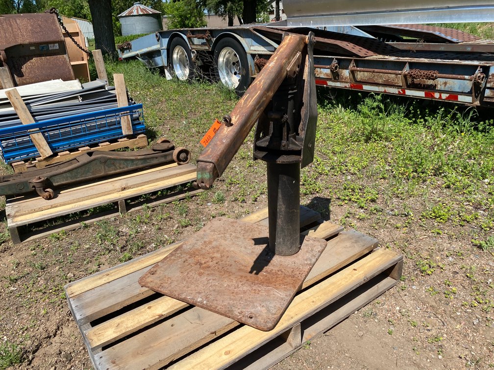 Hydraulic Swiveling Cherry Picker (Antigo, WI)