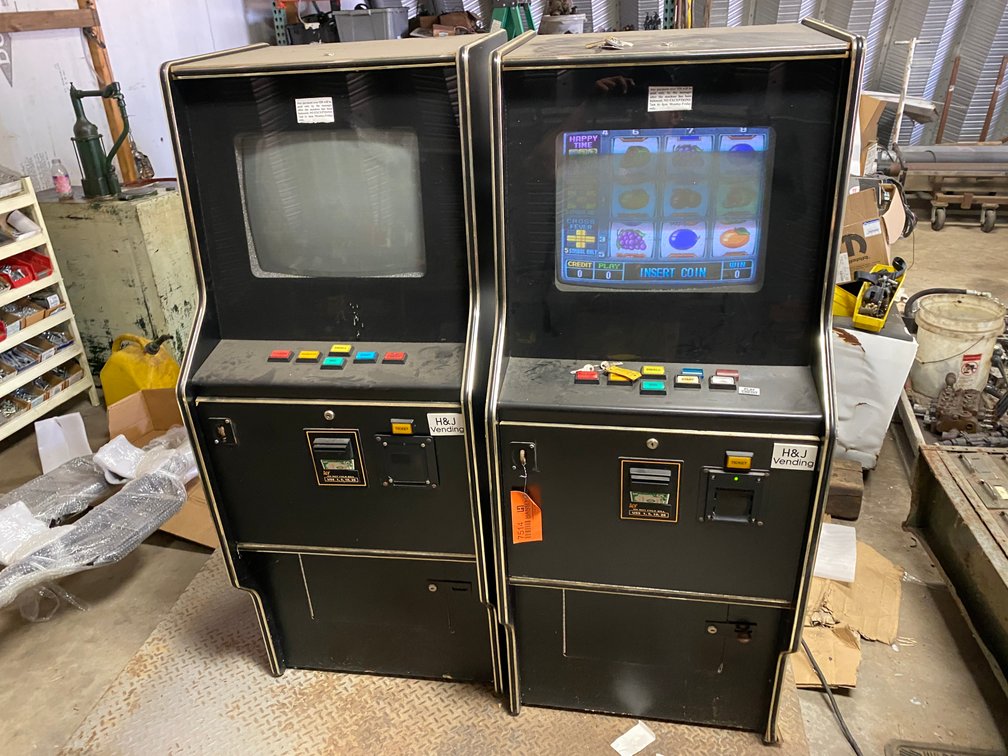 (2) H&J Vending Slot Machines (Antigo, WI)