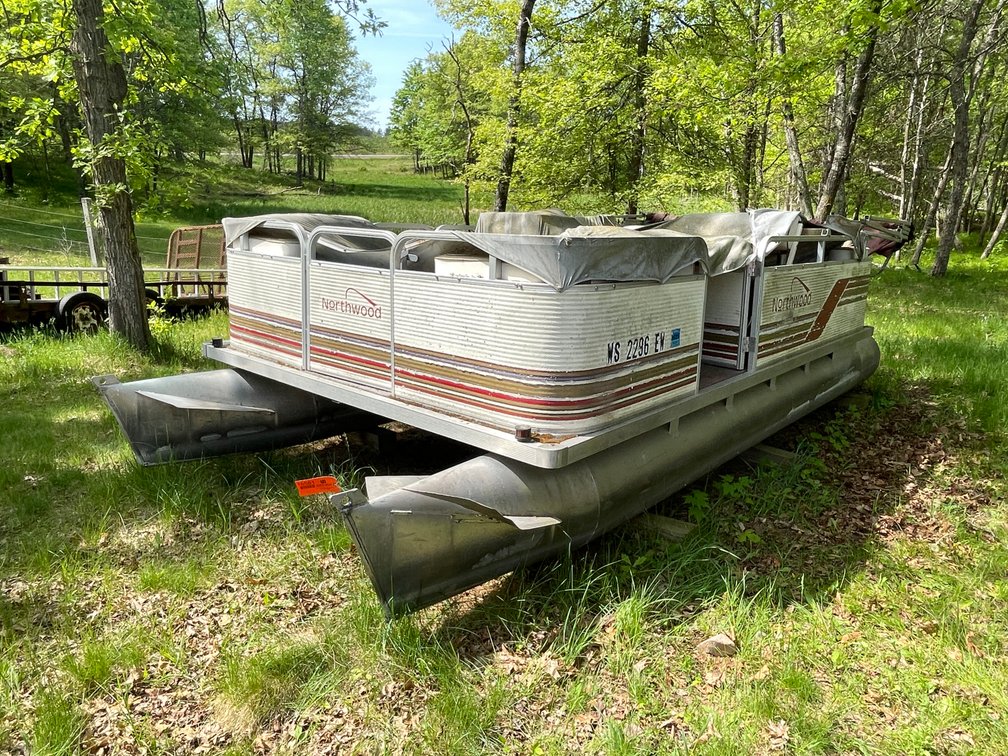 Northwood Pontoon with Motor (No Title) (Spring Brook, WI)