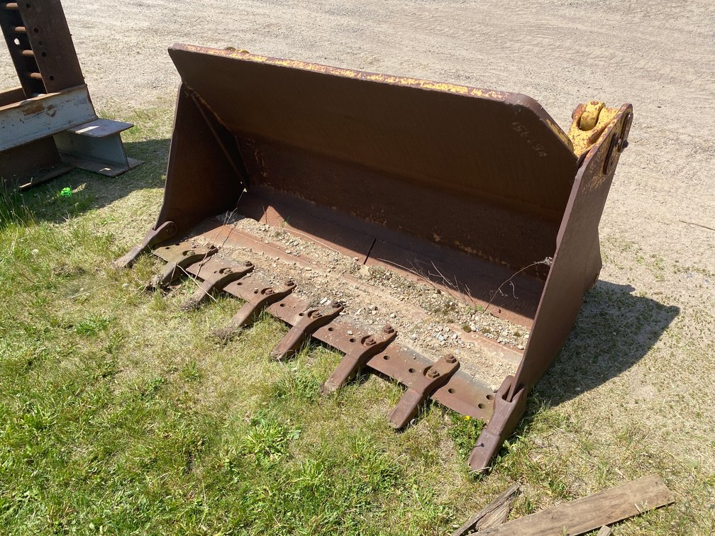 88" 4-In-1 Loader Backhoe Bucket (Deerbrook, WI)