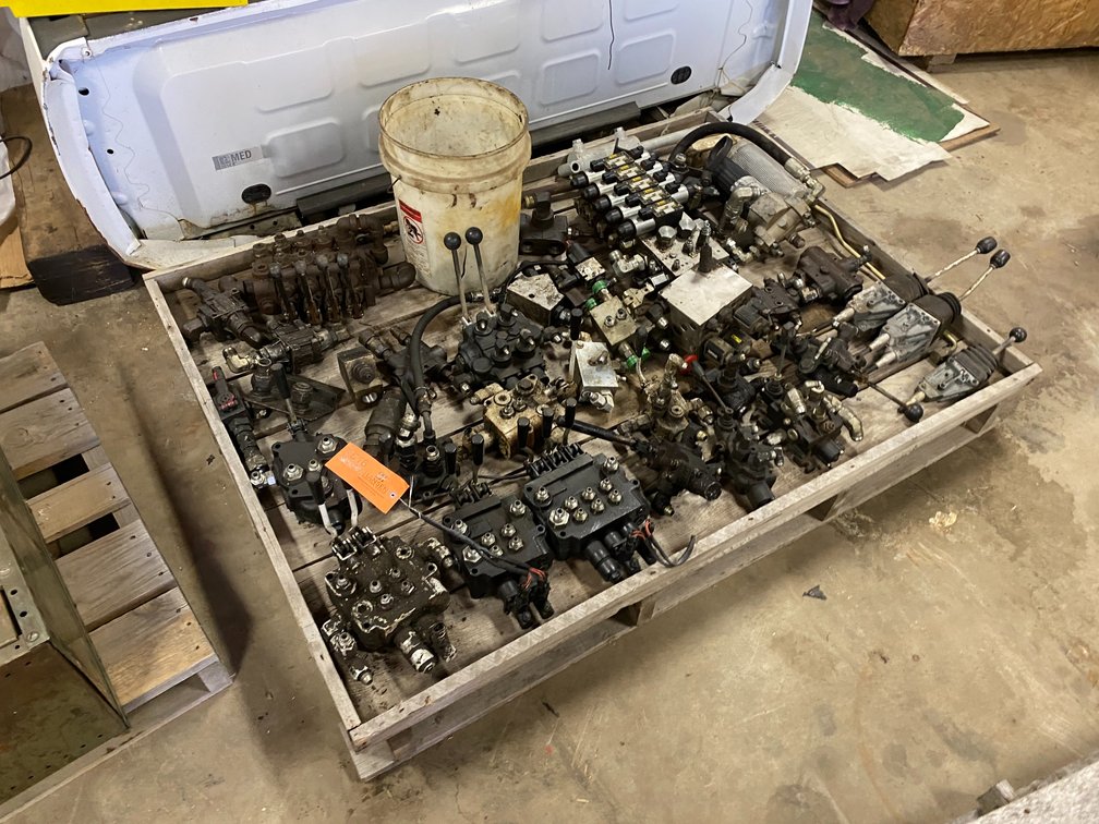 Pallet of Various Hydraulic Control Valves (Antigo, WI)