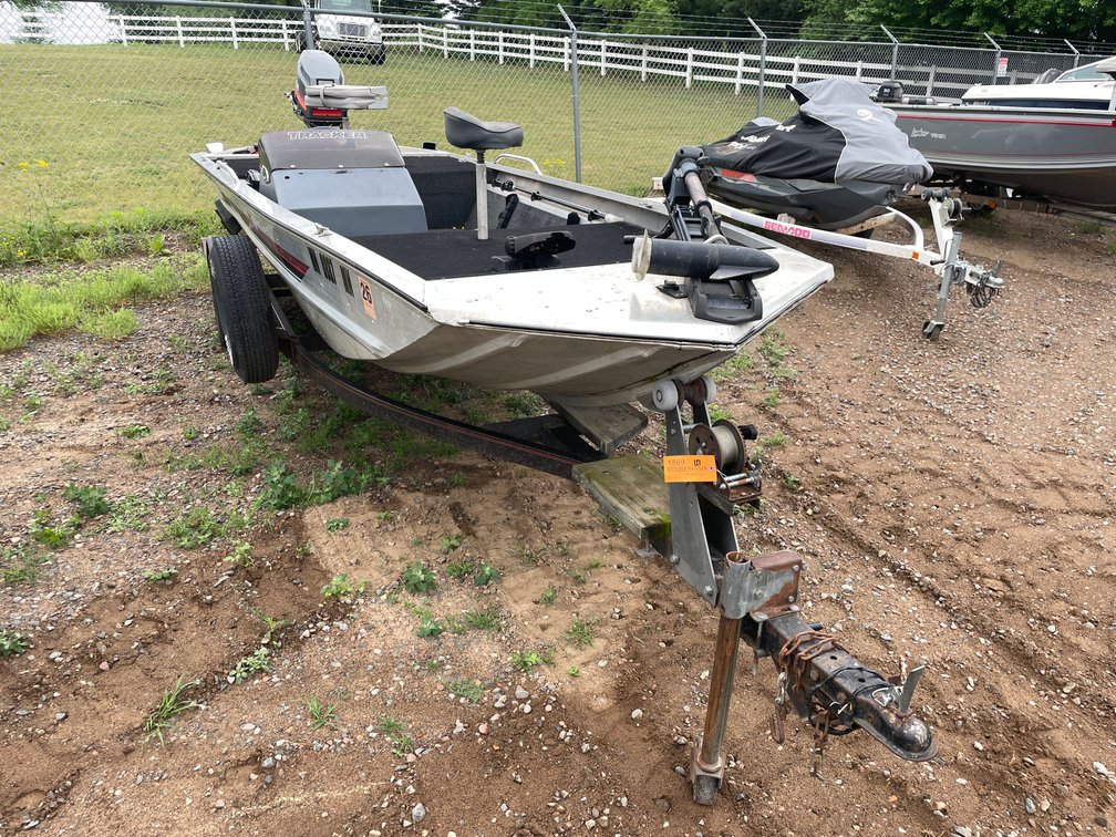 1989 Bass Tracker Boat with 1989 JLM Boat Trailer (Has MN Watercraft Certificate and MN Title)
