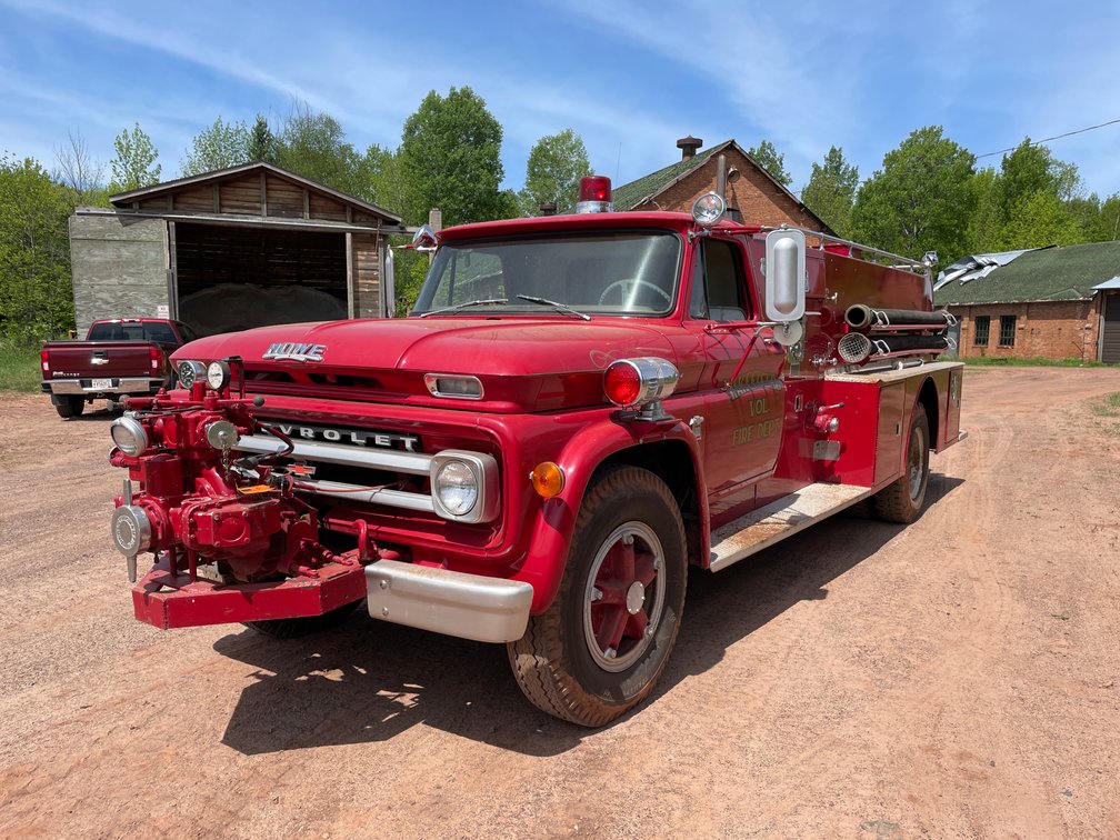 1958 Chevy 80 (Howe) Fire Truck (NO BRAKES) (Has MI. Title) (Wakefield, MI)