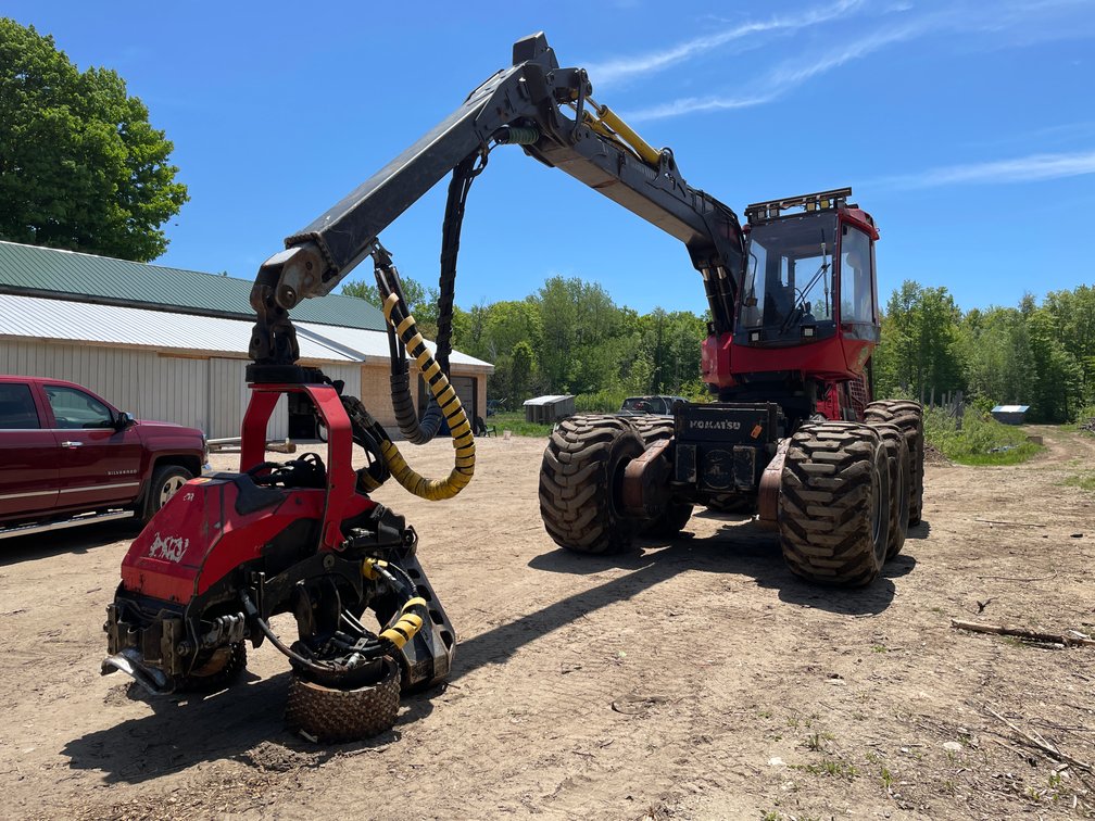 2013 Komatsu 941.1 6WD Timber Harvester With 370.2 Harvesting Head (Curtis, MI)