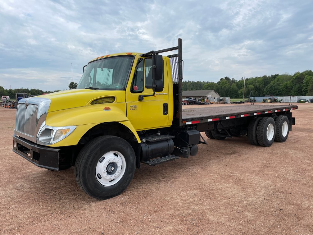 2005 HT570 International 7500 6x4 Flatbed (Has MO Title) (Mosinee, WI)