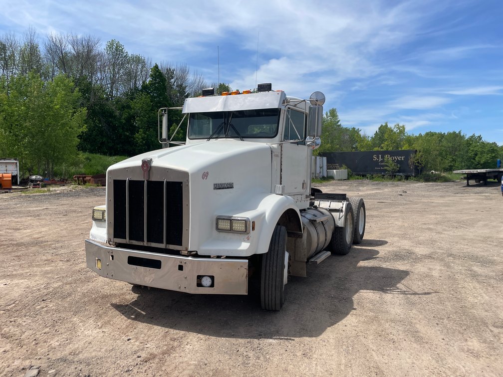 1988 Kenworth T800 (Title in Delay) (Denmark, WI)