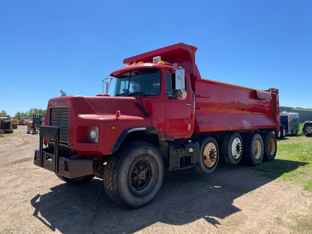 1999 Mack DM688S Quad Axle Dump Truck (Has WI Title) (Deerbrook, WI)