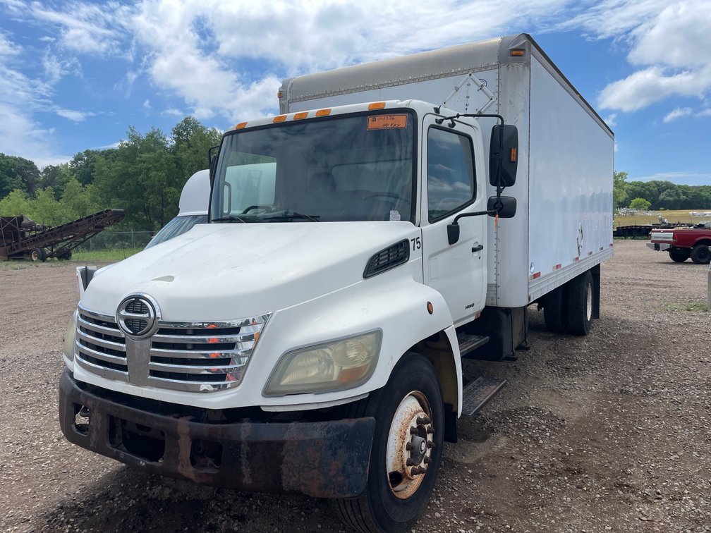 2006 Hino 268 Box Truck (Has IN Title)