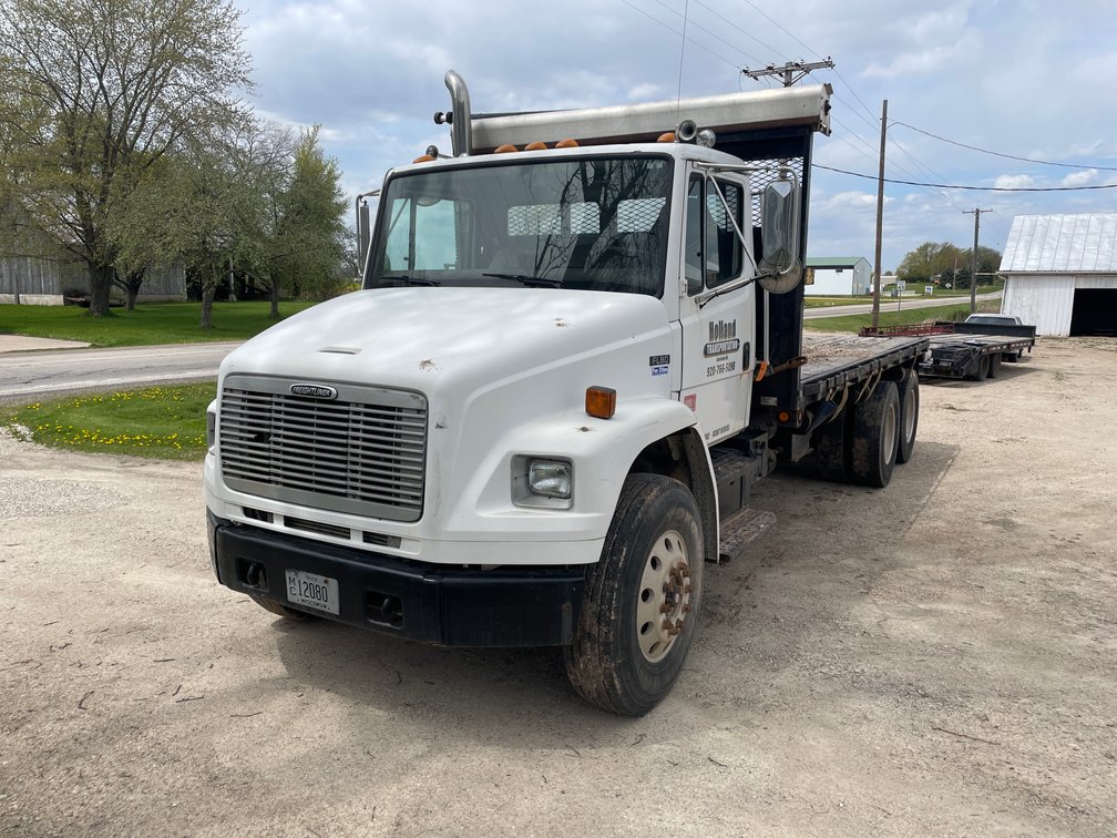 2002 Freightliner FL80 Straight Truck (Has WI Title) (Kaukauna, WI)