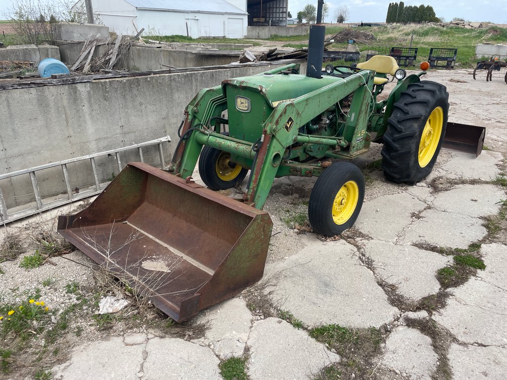 John Deere 2020 Tractor (Kaukauna, WI)