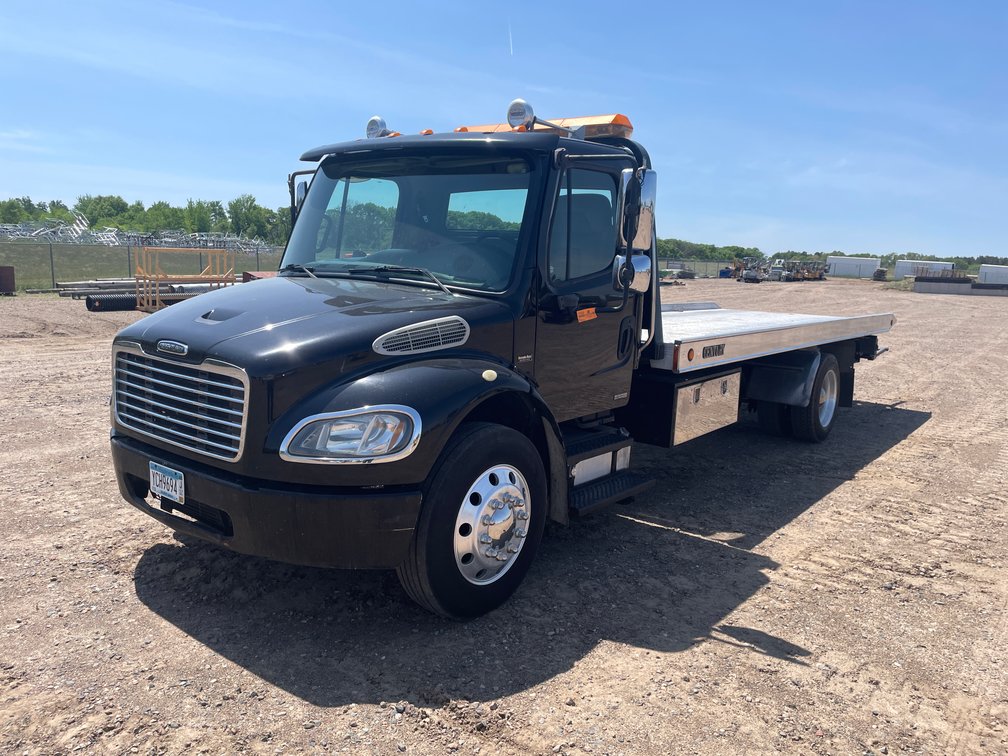 2005 Freightliner Rollback Truck (Has MN Title)